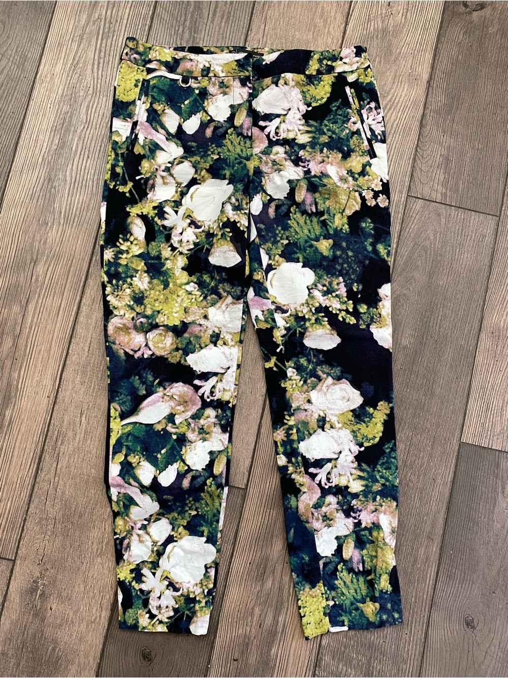 NWOT Pixelated Floral Printe Stretch Ankle Pants